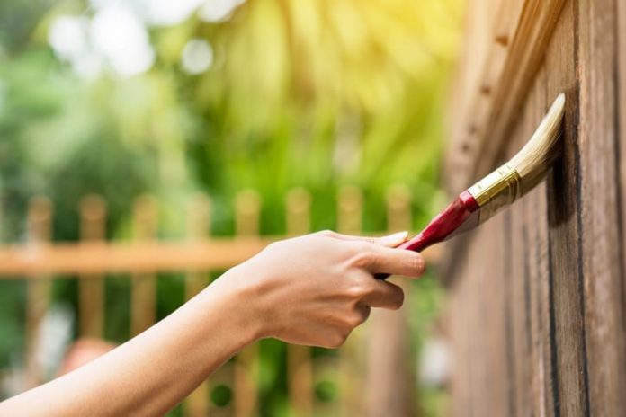 come verniciare il legno