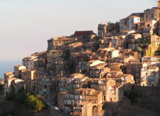 Mercato immobiliare Catanzaro: continuano a crescere le transazioni, in calo invece i valori